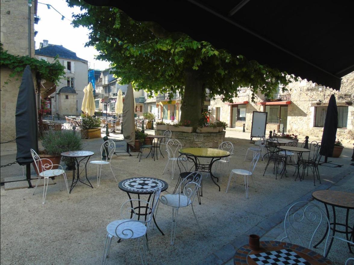 Auberge Du Puits Souillac Bagian luar foto